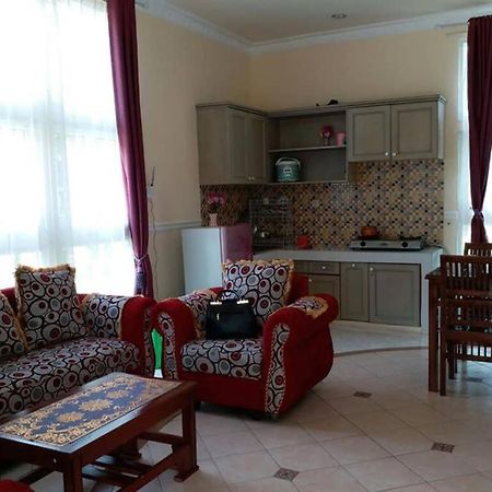 Villa Nils Чианджур Екстериор снимка
