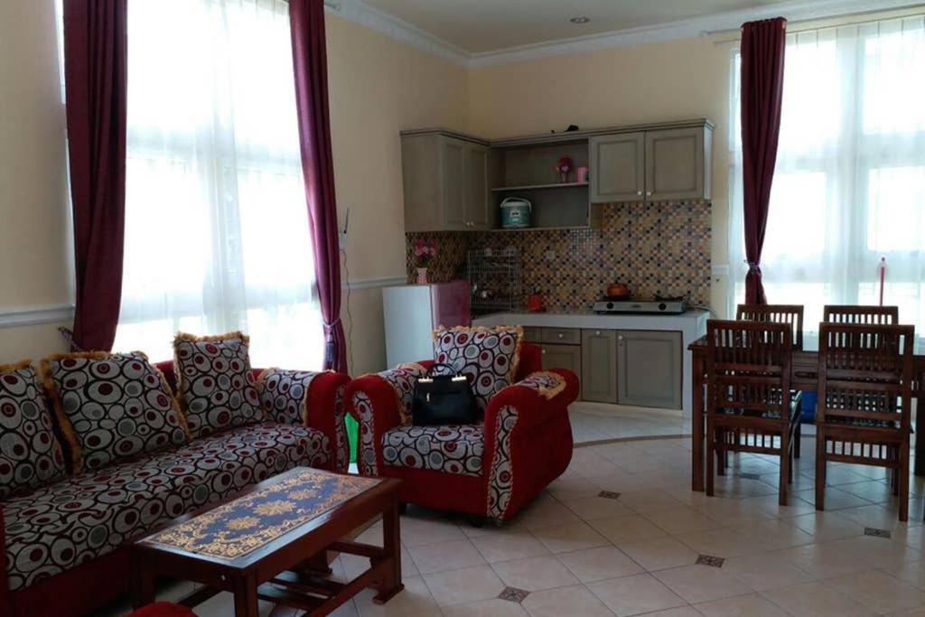 Villa Nils Чианджур Екстериор снимка